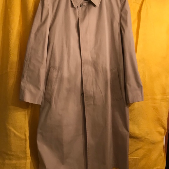 London Fog men’s raincoat. Great condition. - Picture 8 of 8